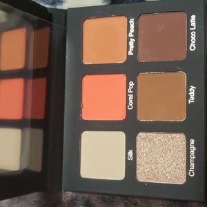 New in box Violet Voss Coral Pop eyeshadow palette